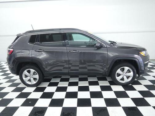 Granite Crystal Clearcoat Metallic 2019 Jeep Compass Latitude