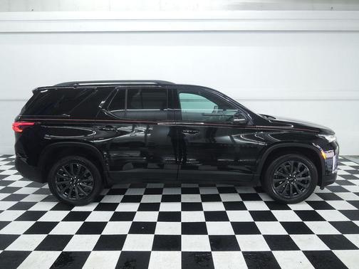 Mosaic Black Metallic 2023 Chevrolet Traverse RS