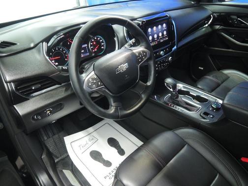 Mosaic Black Metallic 2023 Chevrolet Traverse RS