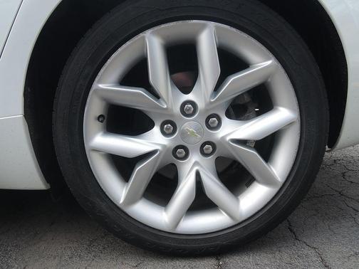 Summit White 2017 Chevrolet Impala 1LT