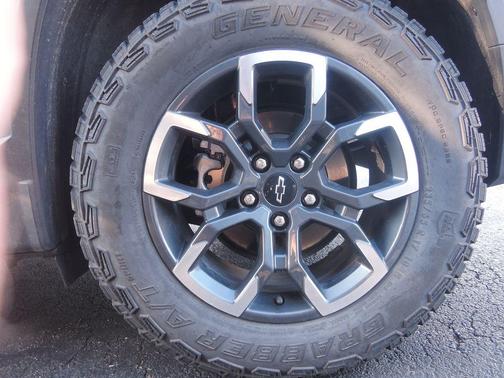 Green 2026 Chevrolet Equinox ACTIV