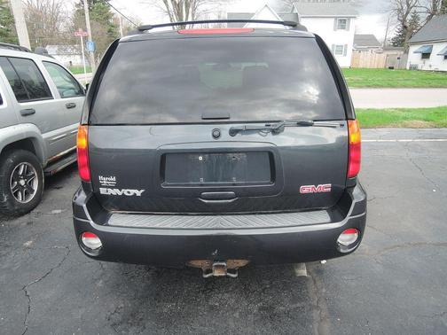 Carbon Metallic 2004 GMC Envoy SLE