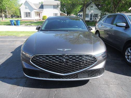 Makalu Gray 2025 Genesis G90 3.5T e-SC