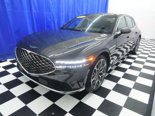 Makalu Gray 2025 Genesis G90 3.5T e-SC