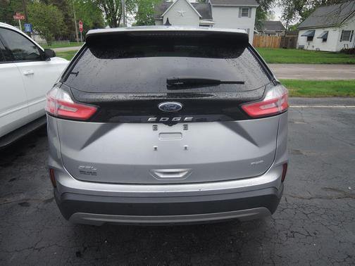 Iconic Silver Metallic 2022 Ford Edge SEL
