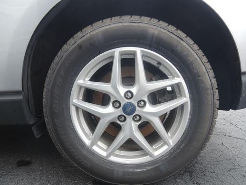 Iconic Silver Metallic 2022 Ford Edge SEL