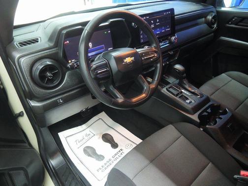 2024 Chevrolet Colorado WT