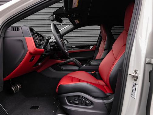 2026 Porsche Cayenne GTS