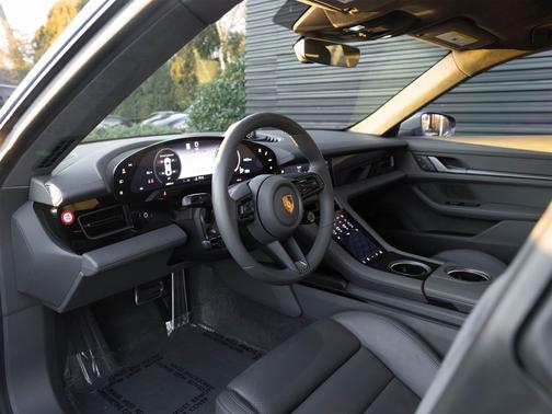 2024 Porsche Taycan GTS