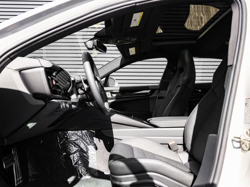 2026 Porsche Panamera 4