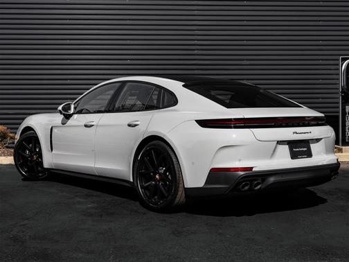 2026 Porsche Panamera 4