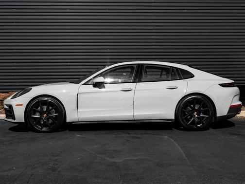 2026 Porsche Panamera 4