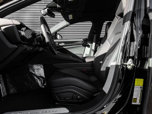 2026 Porsche Panamera 4
