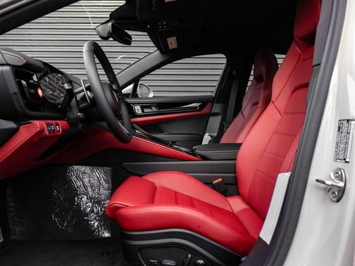 2026 Porsche Panamera 4