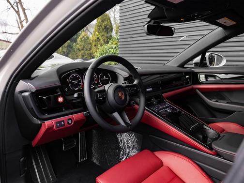 2026 Porsche Panamera 4
