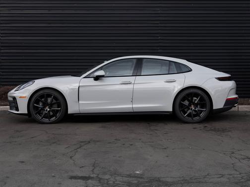 2026 Porsche Panamera 4