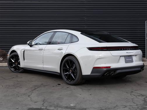 2026 Porsche Panamera 4