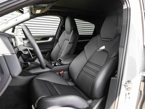 2025 Porsche Cayenne S