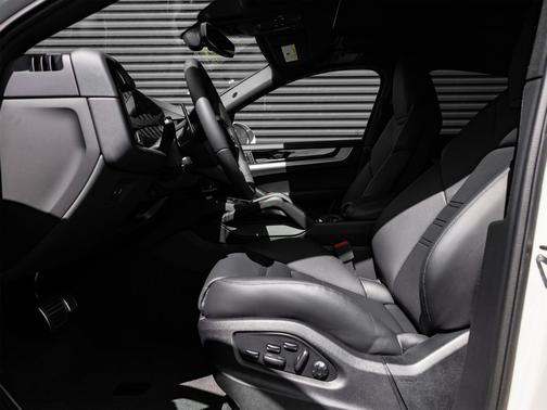 2025 Porsche Cayenne S