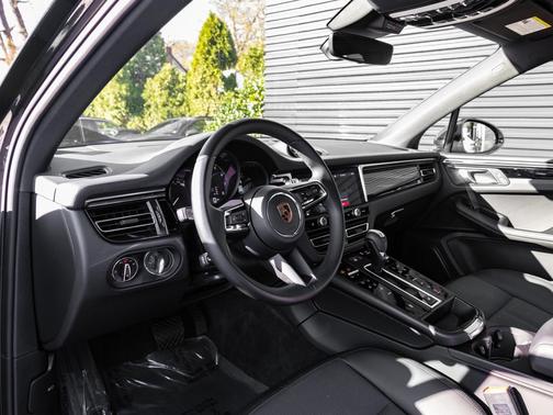 2023 Porsche Macan T