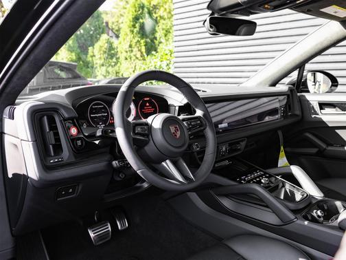 2026 Porsche Cayenne GTS