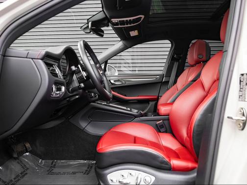 Chalk 2022 Porsche Macan Macan GTS
