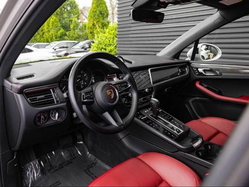 Chalk 2022 Porsche Macan Macan GTS