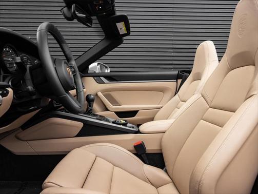 2022 Porsche 911 Carrera 4S Cabriolet