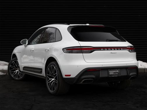 2025 Porsche Macan Base