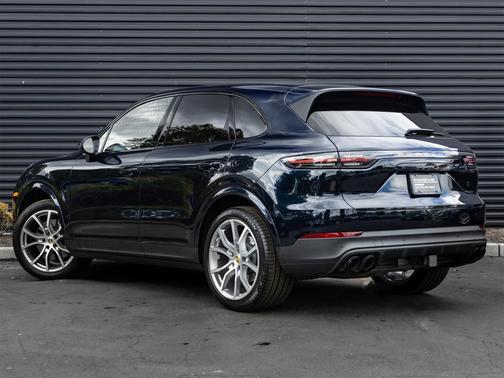 2023 Porsche Cayenne Platinum Edition