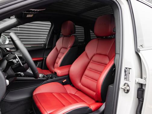 2025 Porsche Macan GTS