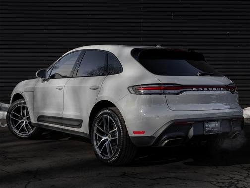 2025 Porsche Macan Base