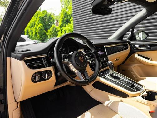 2021 Porsche Macan Base