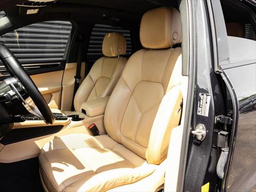 2021 Porsche Macan Base