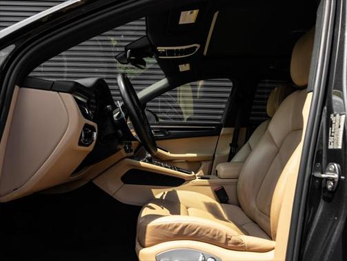 2021 Porsche Macan Base