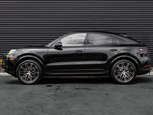 2025 Porsche Cayenne Base