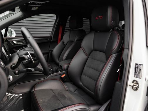 2026 Porsche Macan GTS