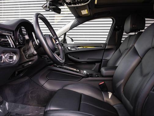 Volcano Grey Metallic 2023 Porsche Macan Macan