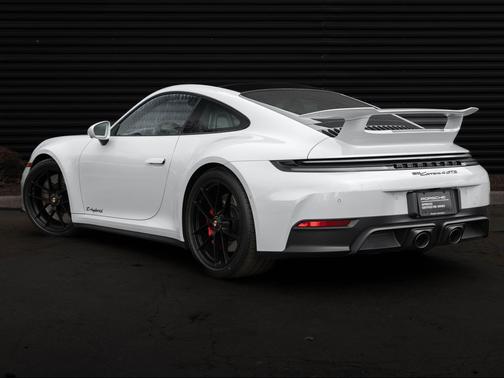 2026 Porsche 911 Carrera 4 GTS