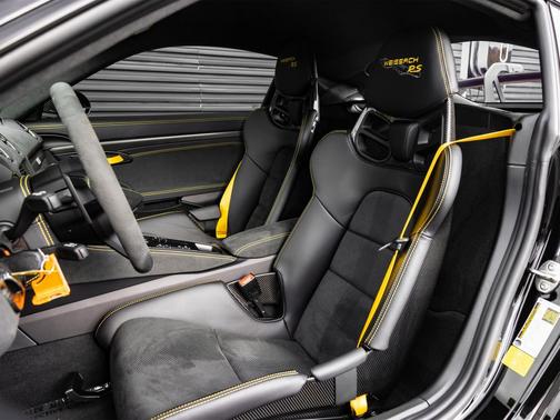 2024 Porsche 718 Cayman GT4 RS