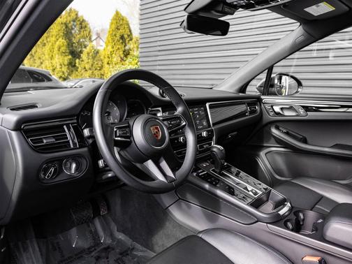 2025 Porsche Macan S
