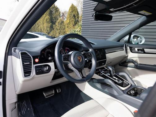2023 Porsche Cayenne S