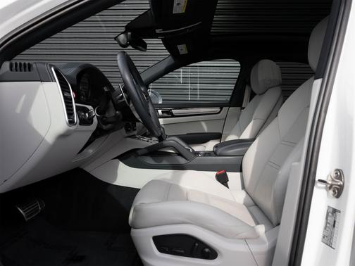 2023 Porsche Cayenne S