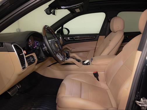 Moonlight Blue Metallic 2023 Porsche Cayenne S