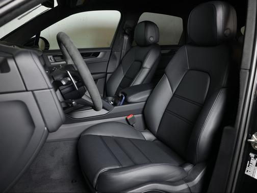 Chromite Black Metallic 2026 Porsche Cayenne GTS