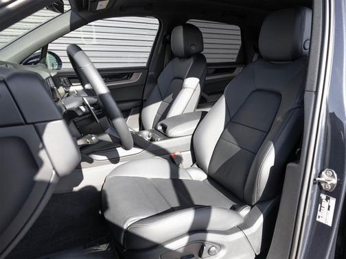 2025 Porsche Cayenne S