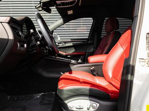 2022 Porsche Macan Base