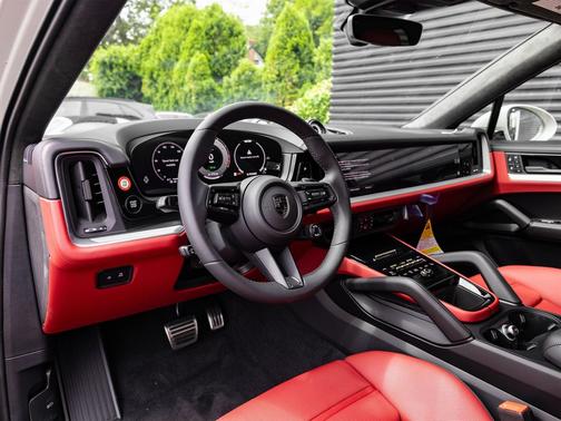 2025 Porsche Cayenne Turbo
