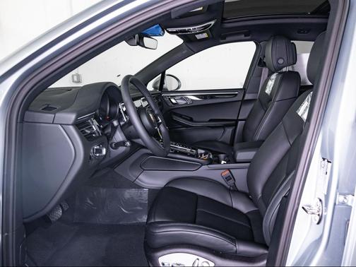 Dolomite Silver Metallic 2026 Porsche Macan Macan