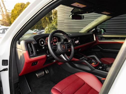 2025 Porsche Cayenne Turbo GT